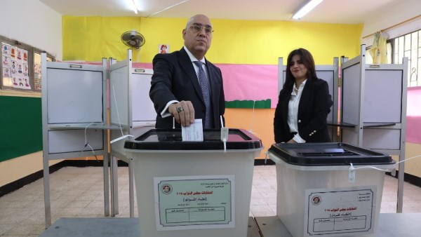 وزير الإسكان السابق عمرو الجزار