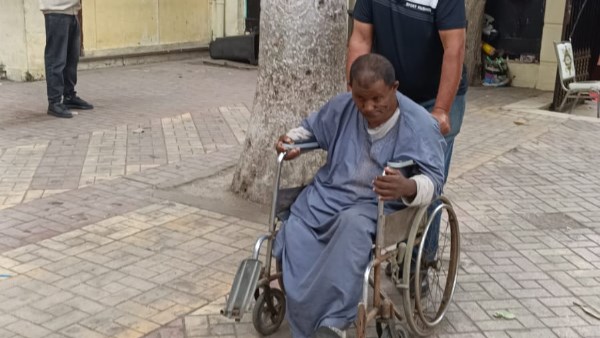 مسن يدلي بصوته بانتخابات مجلس النواب