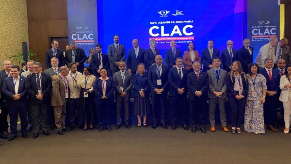 وزير الطيران المدني