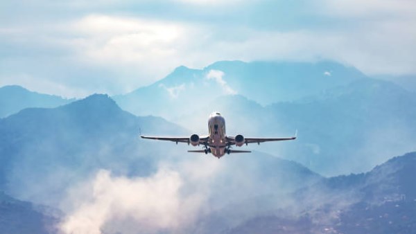 حركة الطائرات التجارية