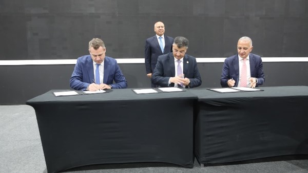 توقيع الاتفاق 