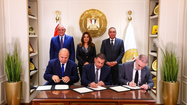 توقيع الاتفاق 