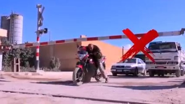 اقتحام المزلقان 