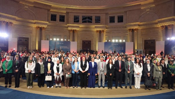 المستشارة أمل عمار تشارك رئيسة المجلس القومي للمرأة في فعاليات الجلسة الثالثة بعنوان "دعم الدولة المصرية لاتحادات الطلاب"