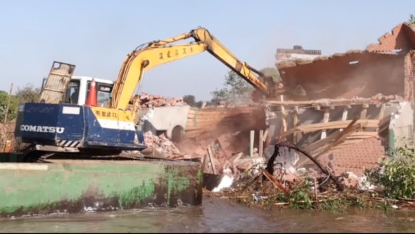 إزالة (٣٢٧) تعدٍ على فرع رشيد لمباني مخالفة وأعمال ردم داخل المجرى المائي للنهر 