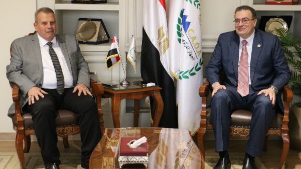 خلال الاجتماع