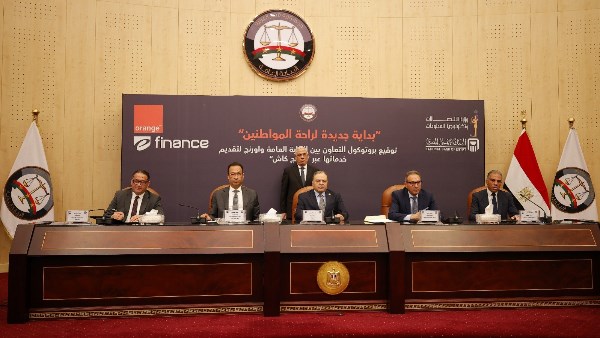 خلال الاجتماع