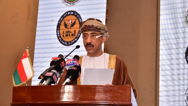 السفير العماني