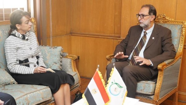 خلال الاجتماع