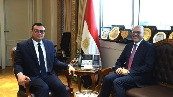 وزيرا الاسكان والعمل