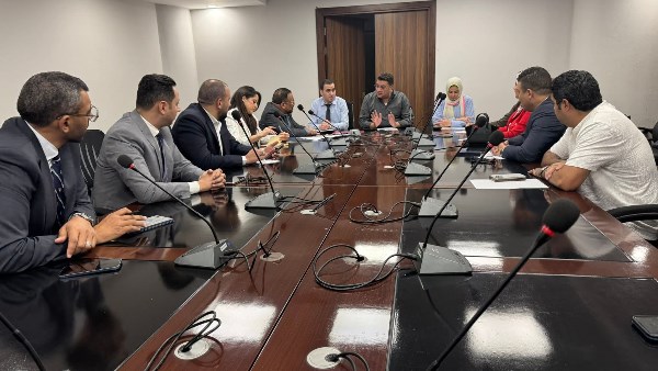 خلال الاجتماع