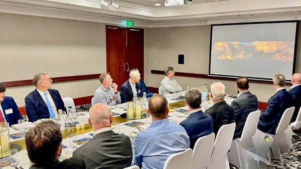 خلال الاجتماع