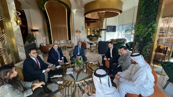 خلال الاجتماع