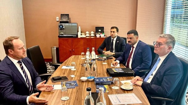 وزير البترول خلال الاجتماع