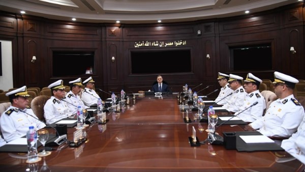 اجتماع وزير الداخلية مع مساعديه