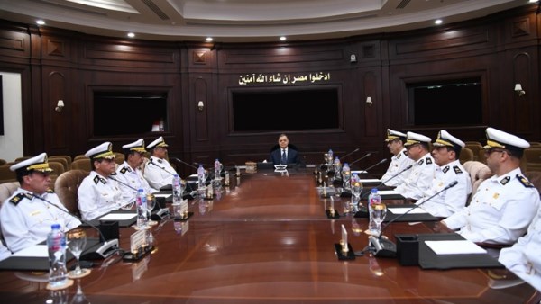 اجتماع وزير الداخلية مع مساعديه