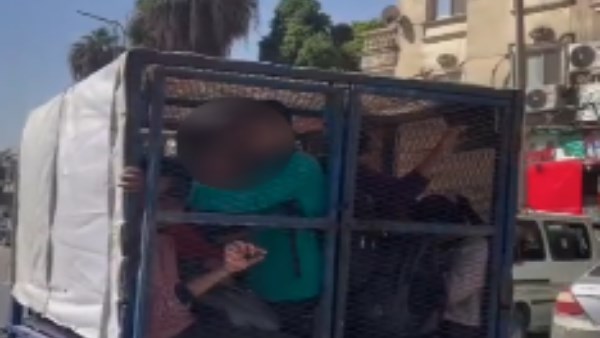 وضع أطفال فى الصندوق.. القبض على سائق تروسيكل بالجيزة وضع أطفال فى الصندوق.. القبض على سائق تروسيكل بالجيزة