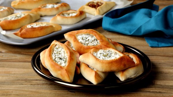 طريقة عمل فطاير بالجبنة 