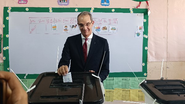 دكتور عمرو طلعت