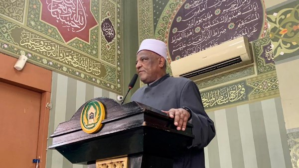 الدكتور عباس شومان