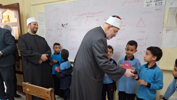 وكيل الازهر خلال الجولة 