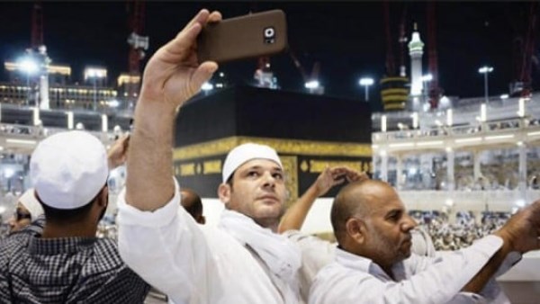 حكم التصوير أمام الكعبة