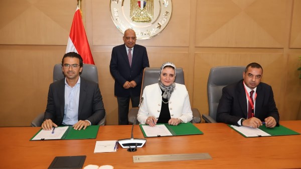 وزير الكهرباء يشهد مراسم التوقيع