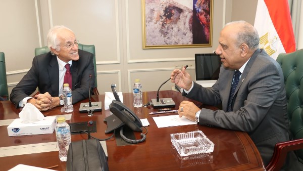 وزير الكهرباء  ونظيره اليوناني