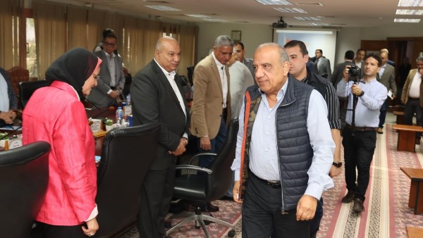 وزير الكهرباء  خلال الزيارة