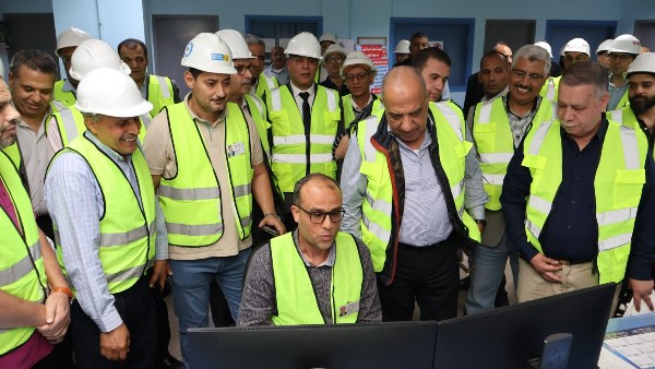 زيارة وزير الكهرباء 