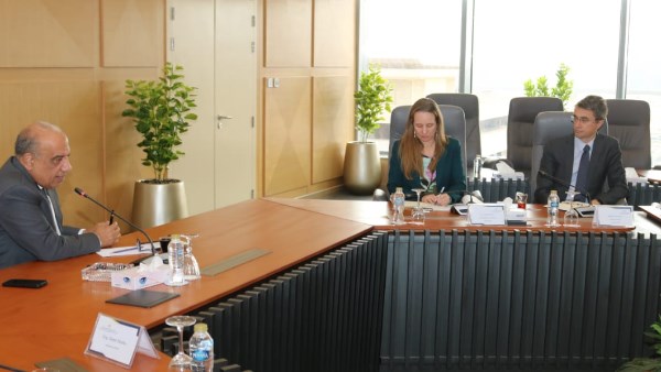 وزير الكهرباء خلال اللقاء