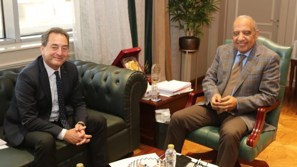 وزير الكهرباء والسفير الفرنسي