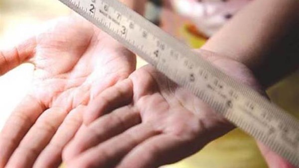 مدرس متهم بضرب طفل