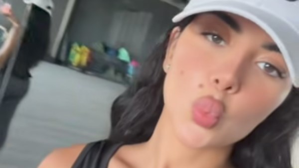 كارولين عزمي 