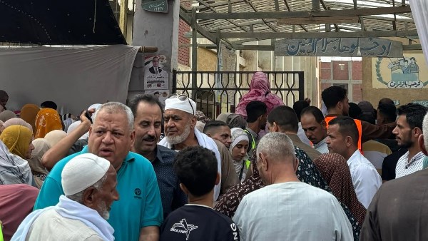 إقبال كثيف للناخبين على مدرسة الشهيد مصطفى عبيدو بمنشأة القناطر إقبال كثيف للناخبين على مدرسة الشهيد مصطفى عبيدو بمنشأة القناطر