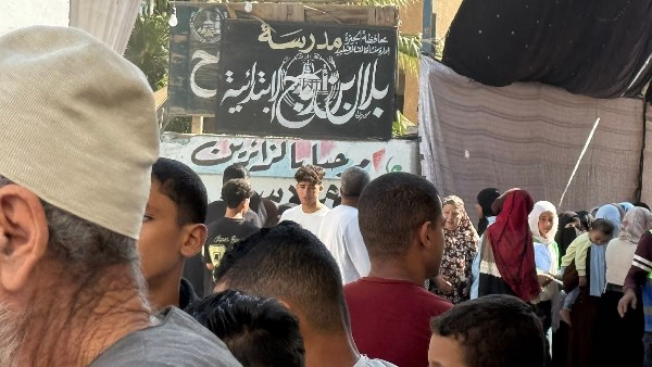 الناخبون يتوافدون علي لجان الإنتخابات بمنشأة القناطر 