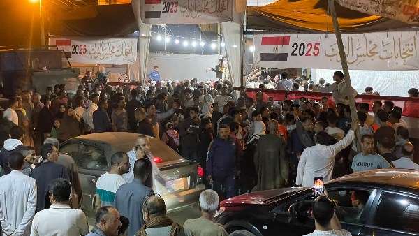 جانب من الناخبين في منشأة القناطر 