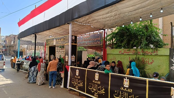 الناخبون في منشأة القناطر 