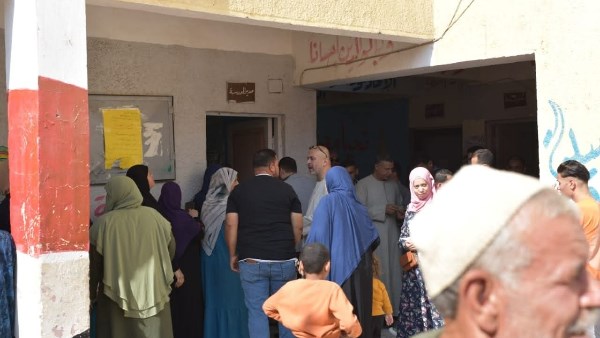 الناخبون في منشأة القناطر 