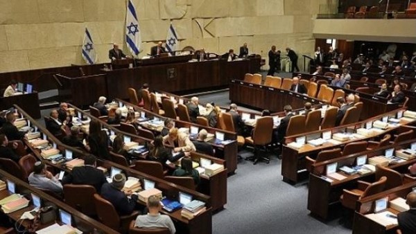 الكنيست يصادق على السماح للمستوطنين بشراء أراض في الضفة الغربية الكنيست يصادق على السماح للمستوطنين بشراء أراض في الضفة الغربية