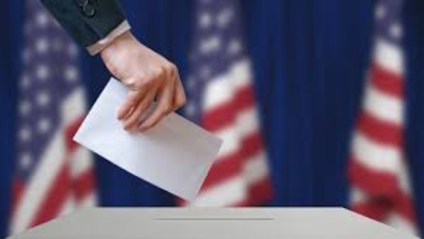 الانتخابات الأمريكية تعمّق الانقسام بين الولايات الحمراء والزرقاء وتؤجج حرب التقسيم السياسي الانتخابات الأمريكية تعمّق الانقسام بين الولايات الحمراء والزرقاء وتؤجج حرب التقسيم السياسي