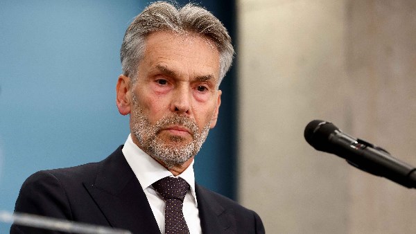 هولندا تعيد لمصر تمثالًا أثريًا عمره 3500 عام بعد التحقق من تهريبه غير القانوني هولندا تعيد لمصر تمثالًا أثريًا عمره 3500 عام بعد التحقق من تهريبه غير القانوني