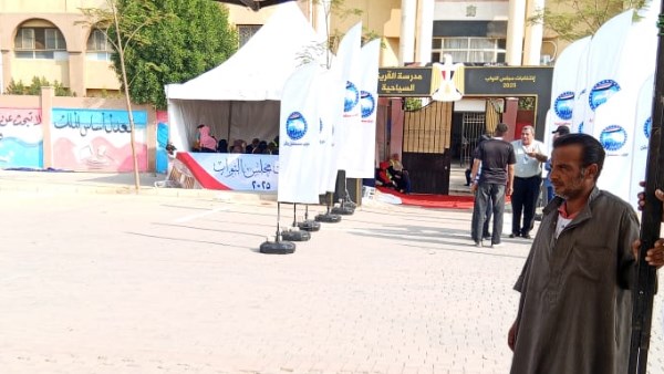 مدرسة القرية السياحية الأولى  بمدينة 6 أكتوبر