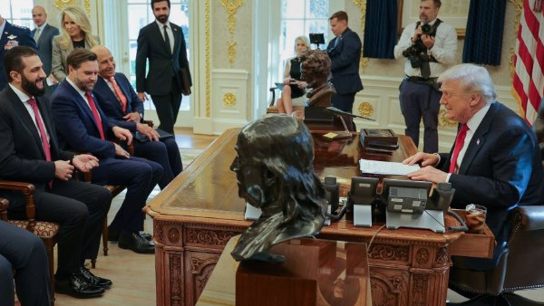 ترامب خلال استقبال الشرع في البيت الابيض