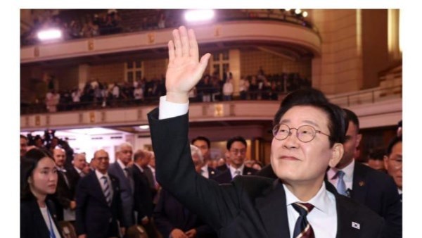 الرئيس الكوري الجنوبي في جامعة القاهرة 