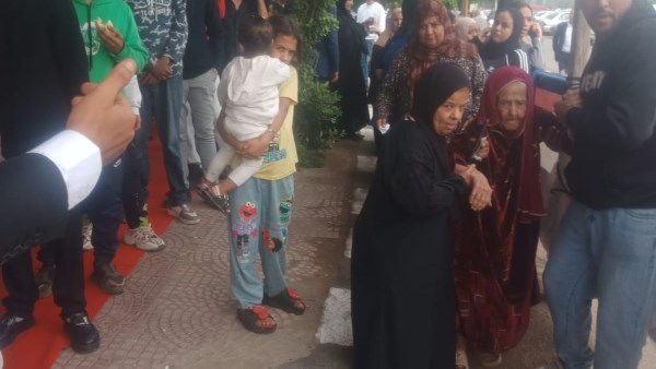 توافد الناخبين للتصويت في المنيل