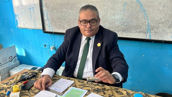 رئيس لجنة مدرسة أحمد زويل بدار السلام