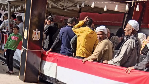 استمرار توافد الناخبين على لجنة مدرسة أبو بكر الصديق بدار السلام 