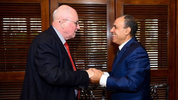 وزير الخارجية يلتقى البروفيسور الألماني فولكر كاودر بجامعة مدينة جيسن الألمانية