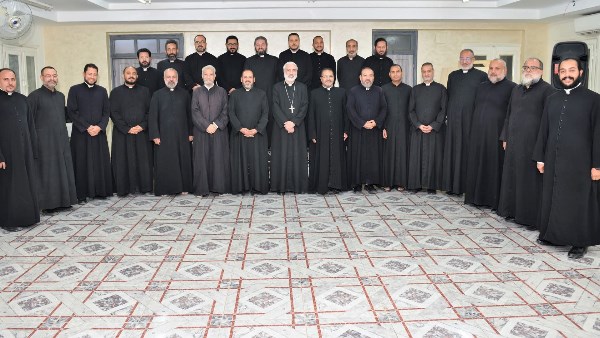 الأنبا باسيليوس يترأس الرياضة الروحية لكهنة الإيبارشيّة
